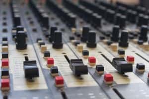 mixing-desk-994710_1280