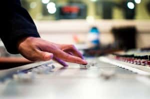 mixing-desk-351478_1920